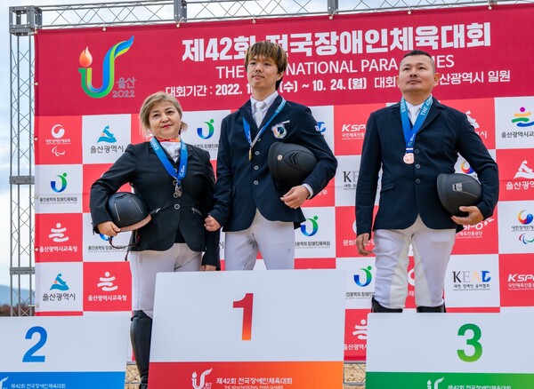 허준호 학생(일어일문22), 제42회 전국장애인체육대회 승마 금메달 획득 첨부 이미지